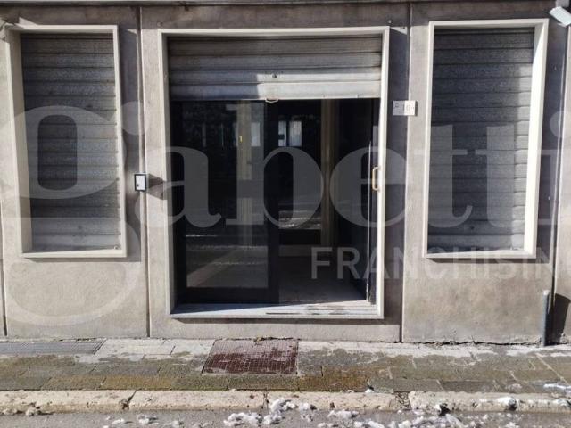 Locale Commerciale in vendita a Castel Di Sangro, Abruzzo