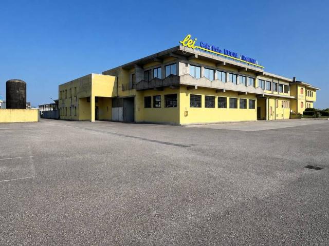 Locale Commerciale in vendita a Castel Goffredo, Mantova