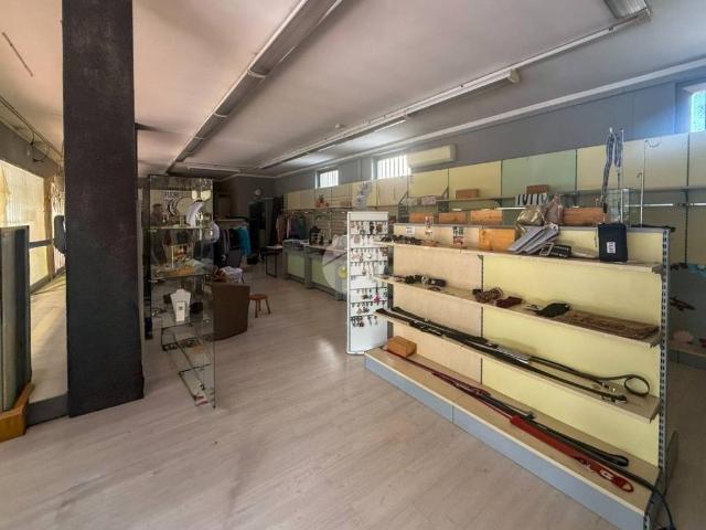 Locale Commerciale in vendita a Castel Goffredo, Lombardia