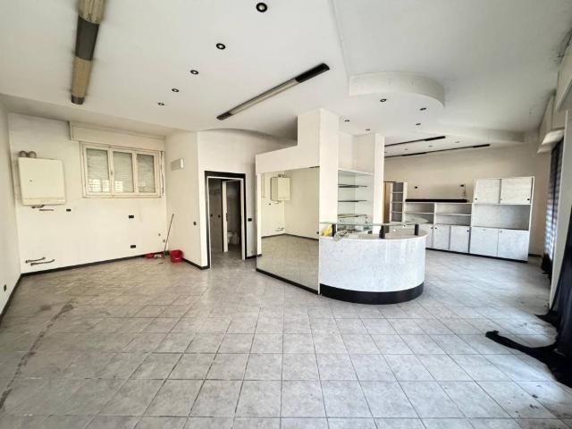 Locale Commerciale in vendita a Castel Goffredo, Lombardia