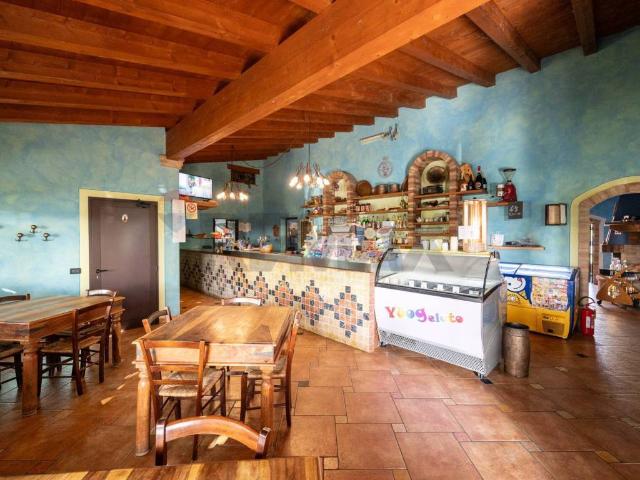 Locale Commerciale in vendita a Castel Goffredo, Lombardia