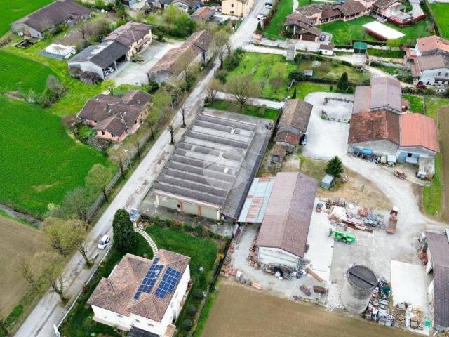 Locale Commerciale in vendita a Castel Goffredo, Lombardia