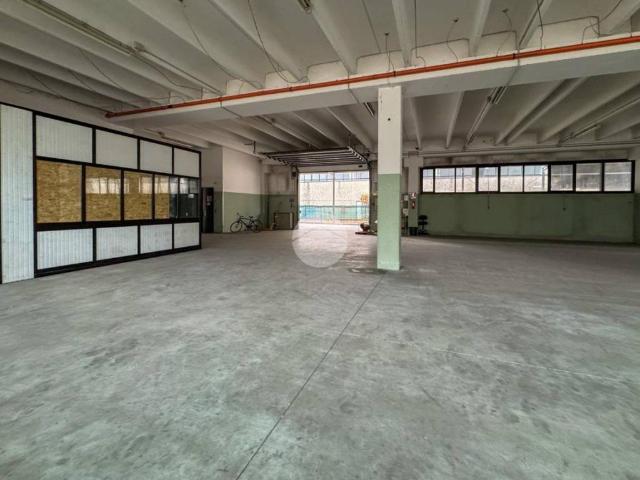 Locale Commerciale in vendita a Berenzi, Castel Goffredo