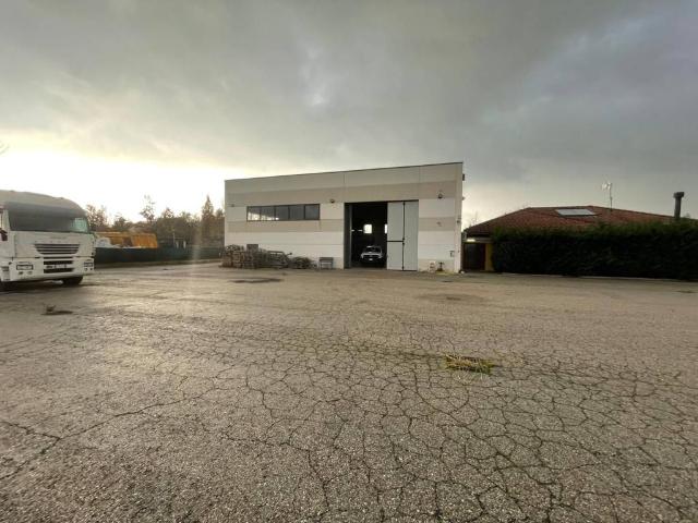 Locale Commerciale in vendita a Nuovo Circondario Imolese, Castel Guelfo Di Bologna