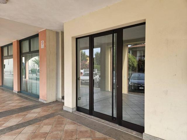 Locale Commerciale in vendita a Castel Rozzone, Lombardia