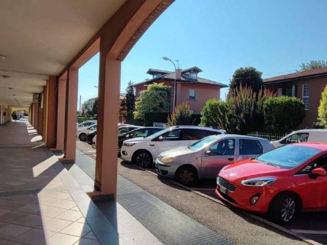 Locale Commerciale in vendita a Castel Rozzone, Lombardia
