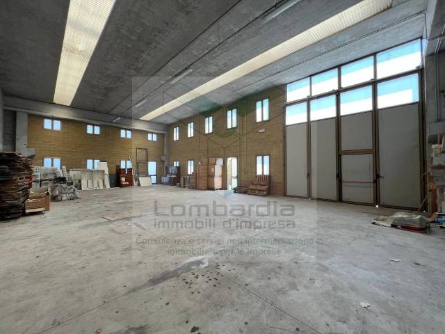 Locale Commerciale in vendita a Castel Rozzone, Lombardia