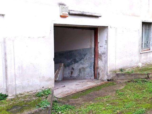 Locale Commerciale in vendita a Castel San Giorgio, Campania