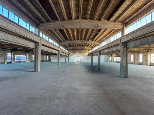 Locale Commerciale in vendita a Castel San Giovanni, Reggio Emilia