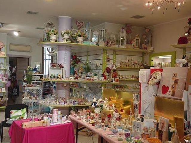 Locale Commerciale in vendita a Castel San Giovanni, Reggio Emilia