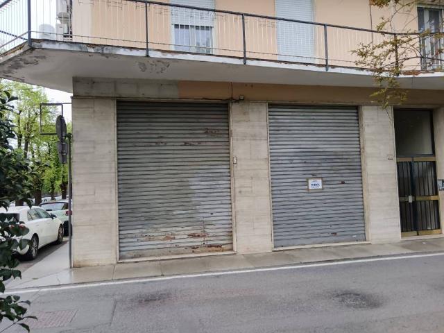 Locale Commerciale in vendita a Castel San Giovanni, Reggio Emilia
