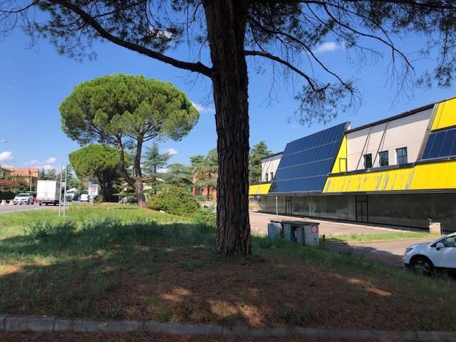 Locale Commerciale in vendita a Nuovo Circondario Imolese, Castel San Pietro Terme