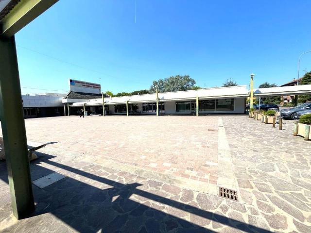 Locale Commerciale in vendita a Nuovo Circondario Imolese, Castel San Pietro Terme