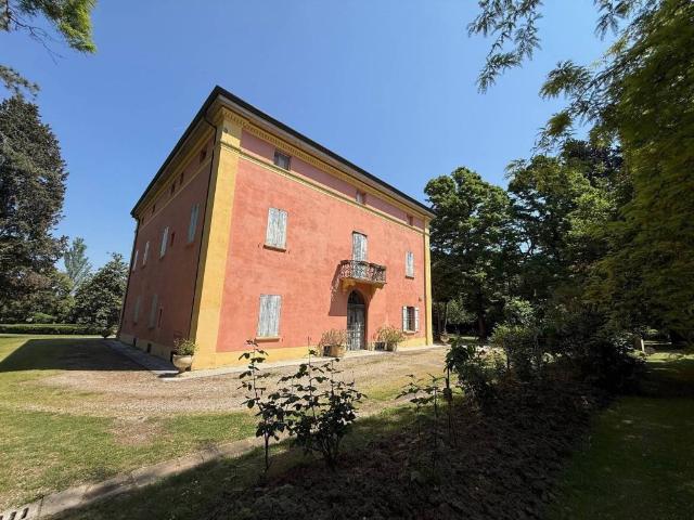 Locale Commerciale in vendita a Nuovo Circondario Imolese, Castel San Pietro Terme