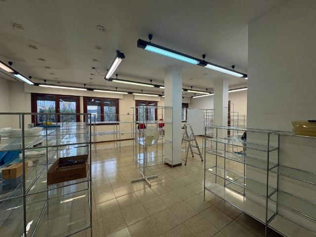 Locale Commerciale in vendita a Nuovo Circondario Imolese, Castel San Pietro Terme