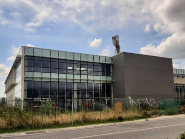 Locale Commerciale in vendita a Marche, Ancona