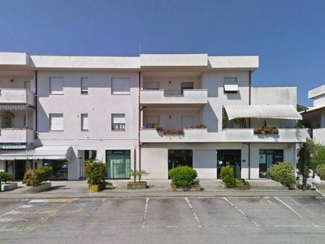 Locale Commerciale in vendita a Marche, Ancona