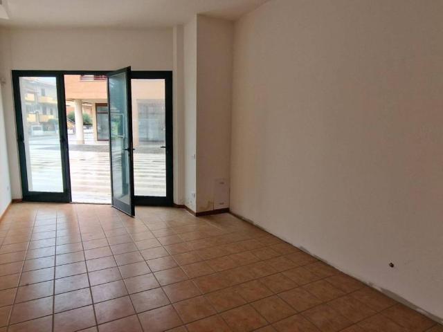 Locale Commerciale in vendita a Marche, Ancona