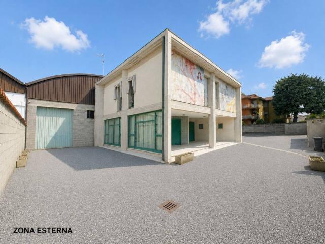 Locale Commerciale in vendita a Castelcovati, Lombardia