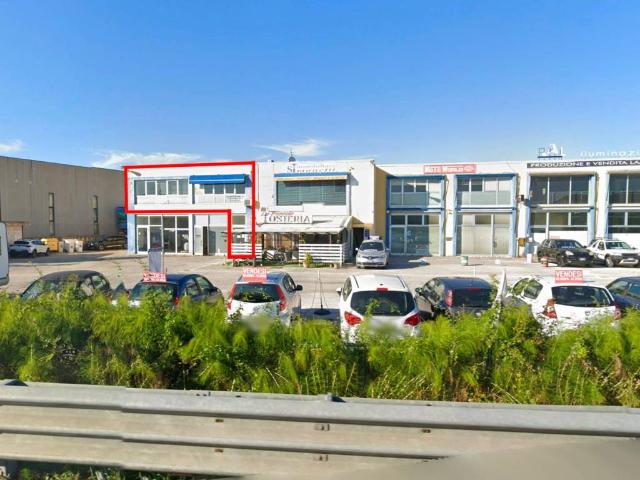 Locale Commerciale in vendita a Marche, Ancona