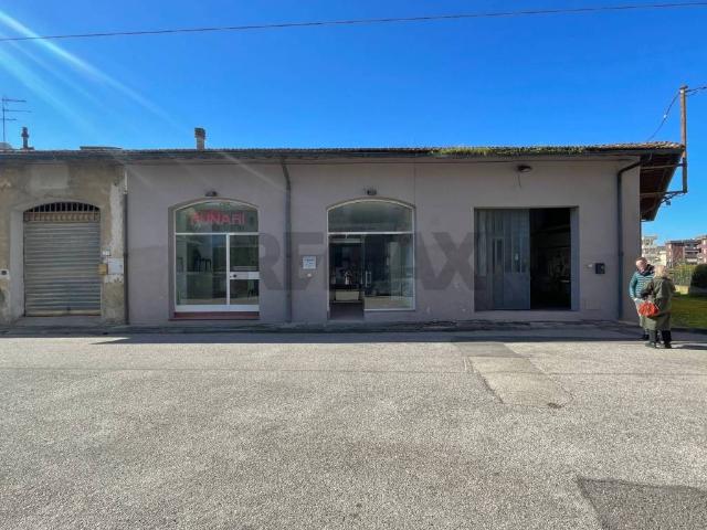 Locale Commerciale in vendita a Unione dei Comuni Circondario dell'Empolese Valdelsa, Castelfiorentino