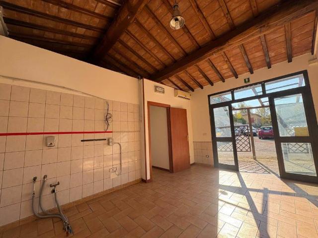 Locale Commerciale in vendita a Unione dei Comuni Circondario dell'Empolese Valdelsa, Castelfiorentino