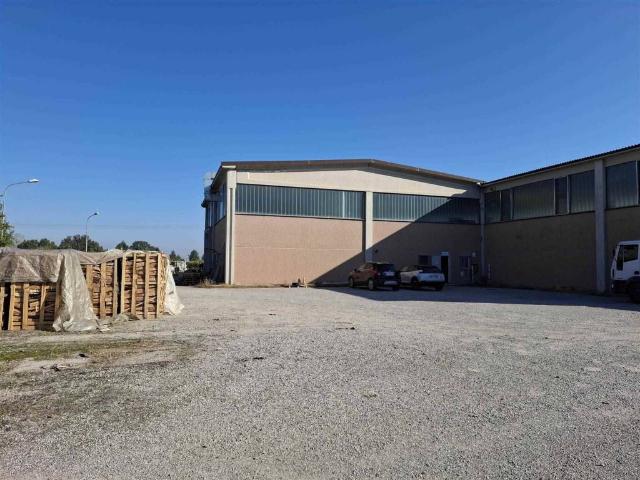 Locale Commerciale in vendita a Piumazzo, Castelfranco Emilia