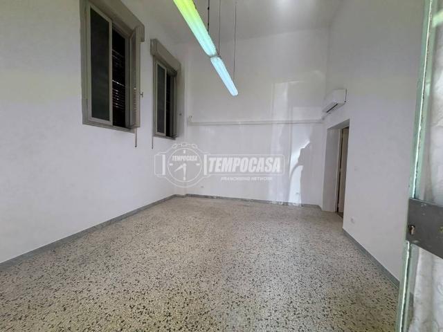 Locale Commerciale in vendita a Piumazzo, Castelfranco Emilia