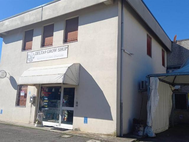 Locale Commerciale in vendita a Unione dei comuni del Sorbara, Castelfranco Emilia