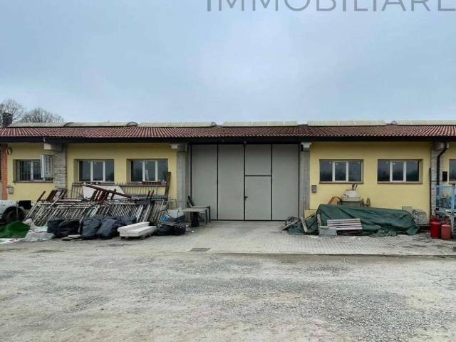 Locale Commerciale in vendita a Piumazzo, Castelfranco Emilia