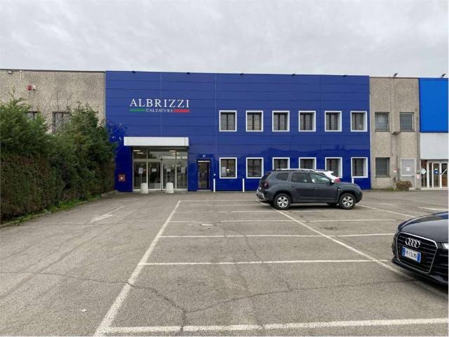 Locale Commerciale in vendita a Unione dei comuni del Sorbara, Castelfranco Emilia