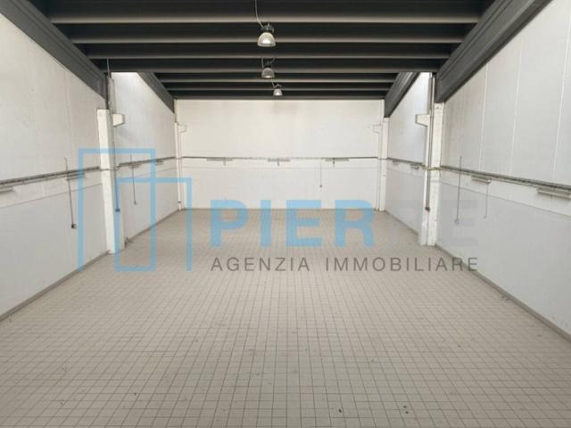 Locale Commerciale in vendita a Unione dei comuni del Sorbara, Castelfranco Emilia