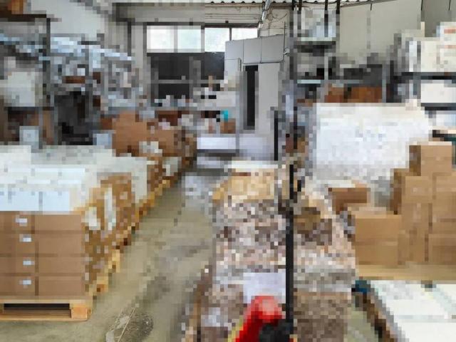 Locale Commerciale in vendita a Castelfranco di Sopra, Castelfranco Piandiscò