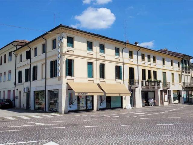 Locale Commerciale in vendita a Castelfranco Veneto, Veneto