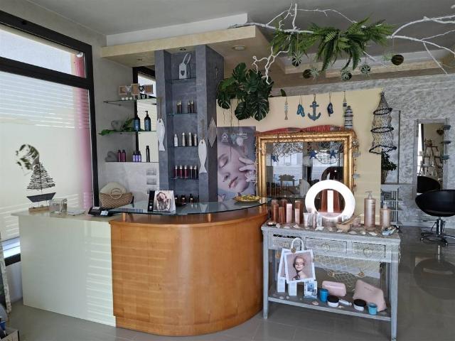 Locale Commerciale in vendita a Castelfranco Veneto, Veneto