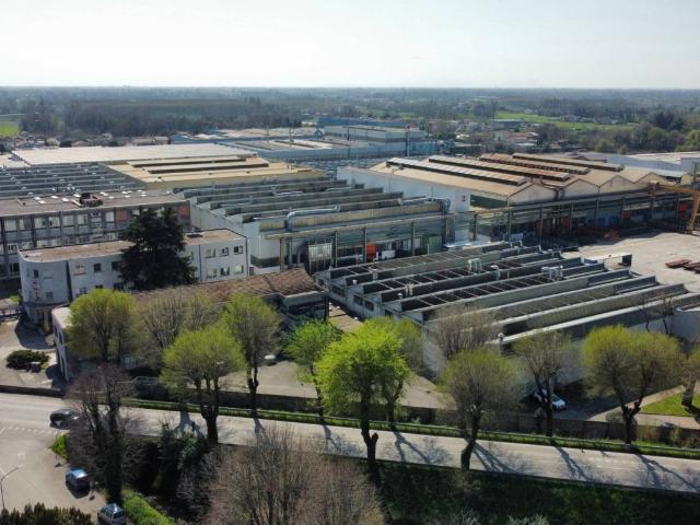 Locale Commerciale in vendita a Castelfranco Veneto, Veneto
