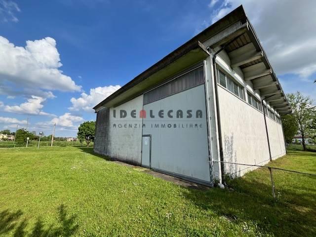 Locale Commerciale in vendita a Castelfranco Veneto, Veneto