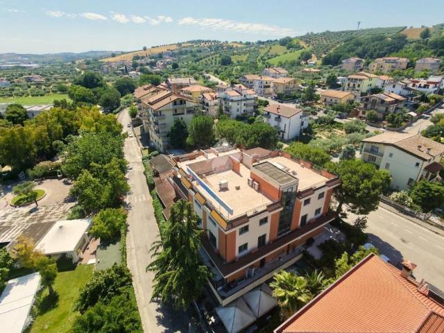 Locale Commerciale in vendita a Castellalto, Abruzzo