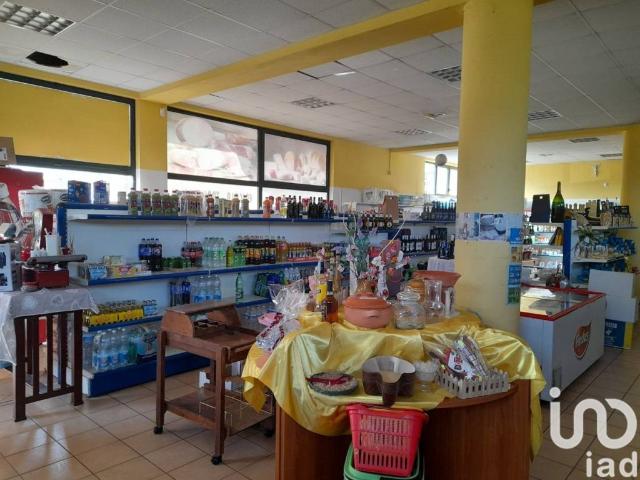 Locale Commerciale in vendita a Castellalto, Abruzzo