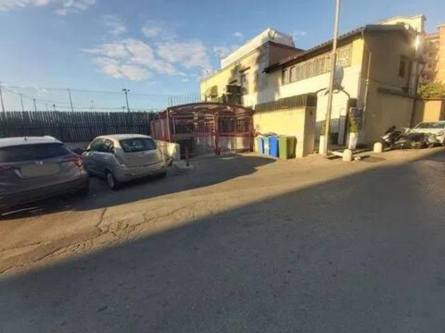 Locale Commerciale in vendita a Moscarella, Castellammare Di Stabia