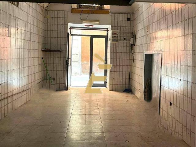 Locale Commerciale in vendita a Caporivo, Castellammare Di Stabia