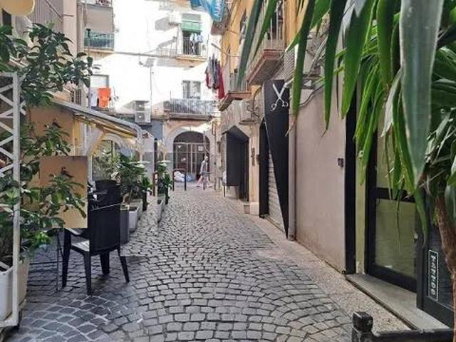 Locale Commerciale in vendita a Castellammare Di Stabia, Campania