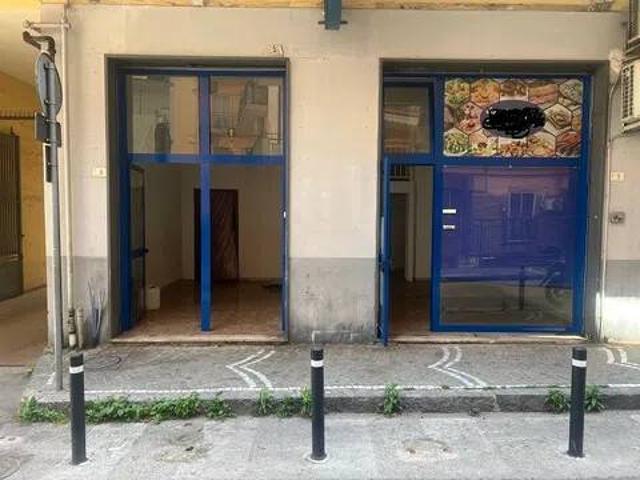 Locale Commerciale in vendita a Castellammare Di Stabia, Campania