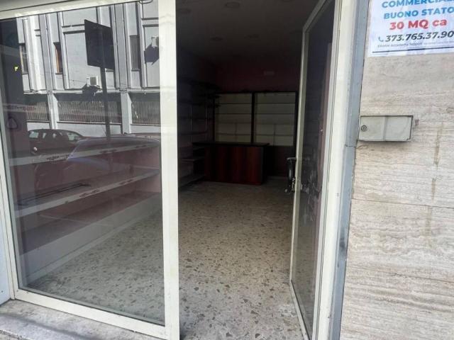 Locale Commerciale in vendita a Moscarella, Castellammare Di Stabia