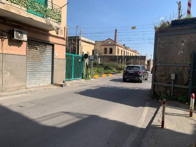 Locale Commerciale in vendita a Castellammare Di Stabia, Campania
