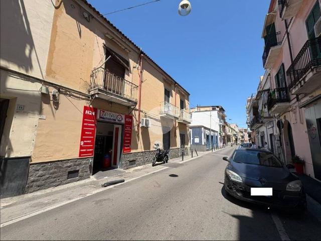 Locale Commerciale in vendita a Castellammare Di Stabia, Campania