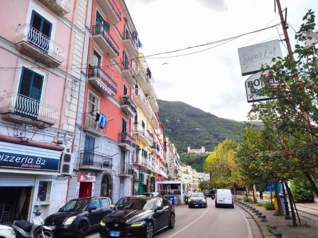 Locale Commerciale in vendita a Castellammare Di Stabia, Campania