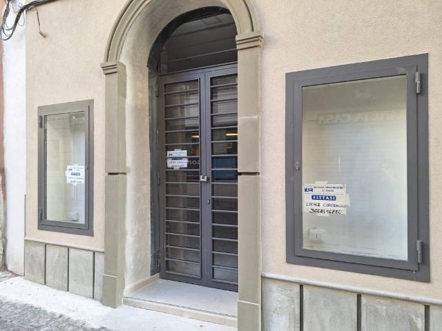 Locale Commerciale in vendita a Castellammare Di Stabia, Campania