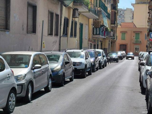 Locale Commerciale in vendita a Castellammare Di Stabia, Campania