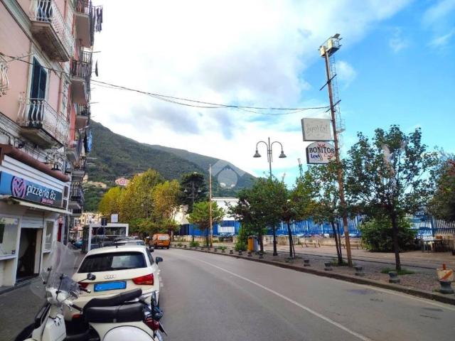 Locale Commerciale in vendita a Castellammare Di Stabia, Campania